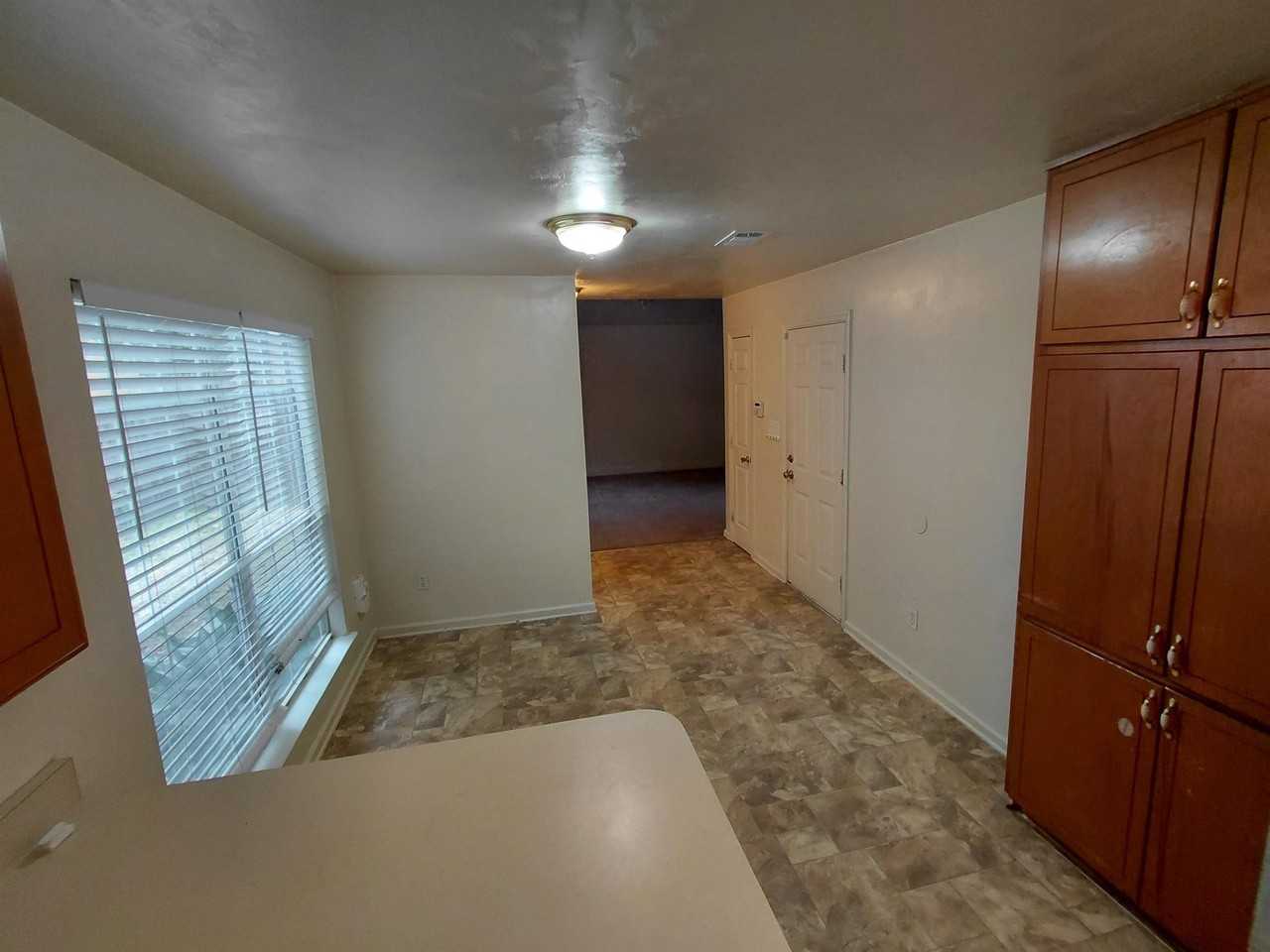 1557 Payne St - Photo 3 of 16