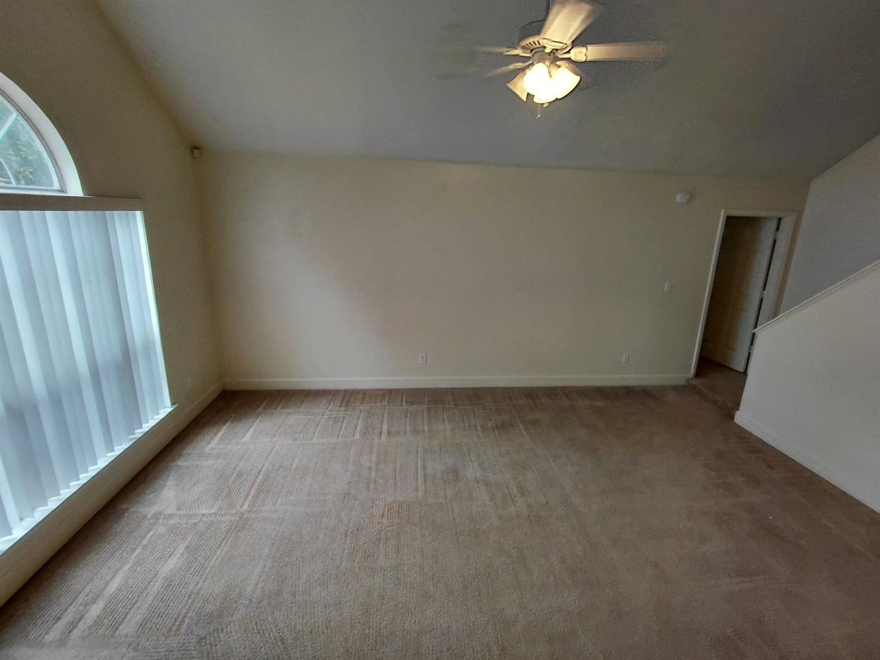 1557 Payne St - Photo 4 of 16