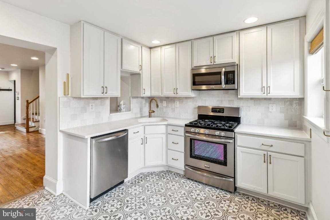 3318 Blaine St Ne - Photo 5 of 14