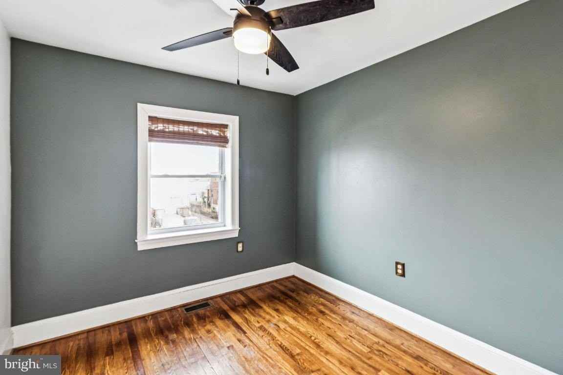 3318 Blaine St Ne - Photo 7 of 14