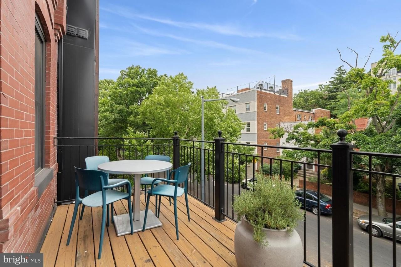 2242 Ontario Rd Nw Apt 3 #3 - Photo 7 of 20