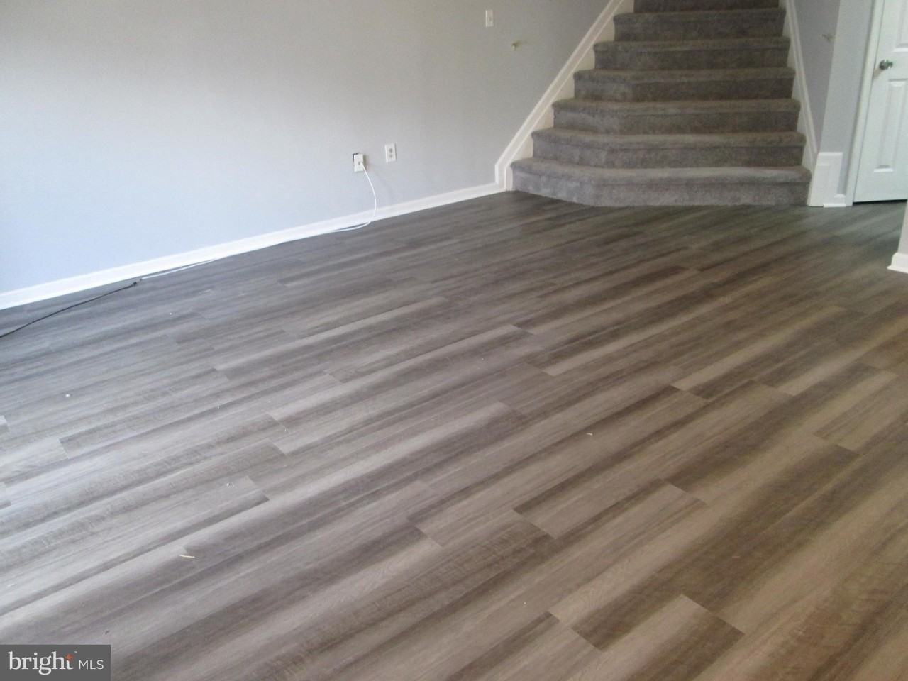 2004 Travis Point Ct - Photo 3 of 14