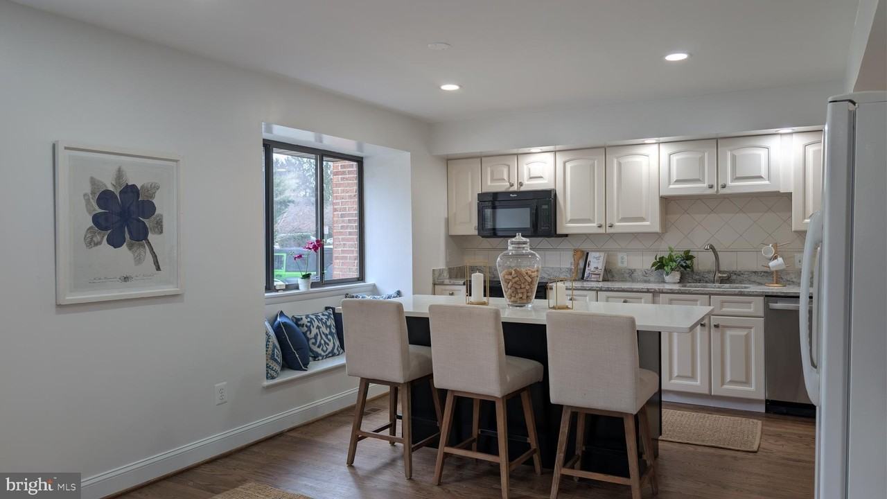 310 Kimrick Pl - Photo 3 of 36