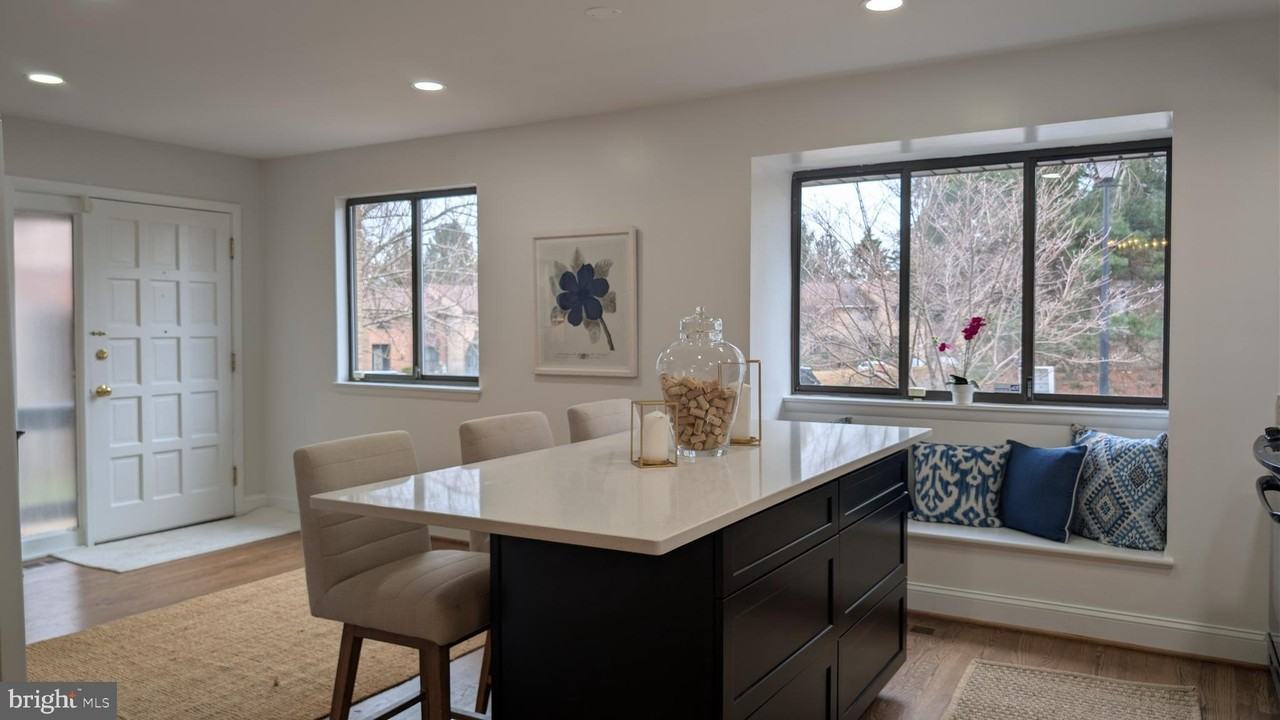 310 Kimrick Pl - Photo 4 of 36