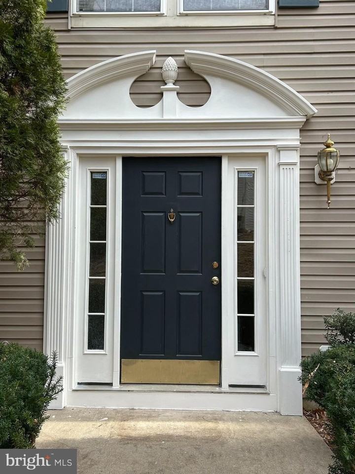 614 Eisenhower Dr - Photo 2 of 15