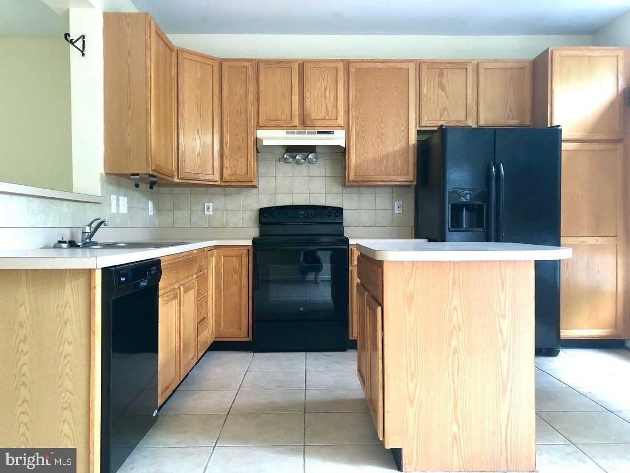 614 Eisenhower Dr - Photo 3 of 15