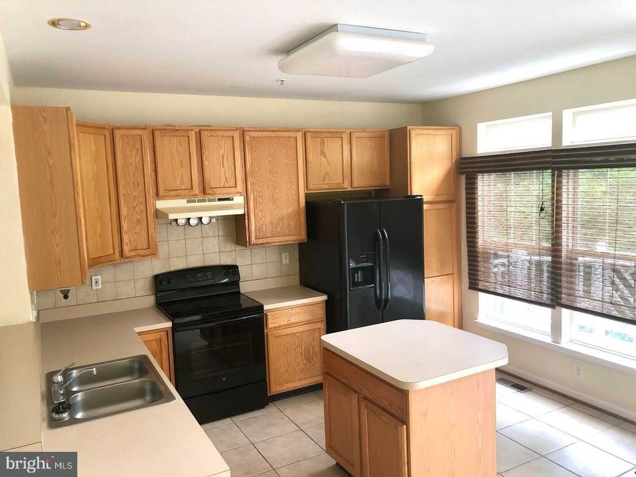 614 Eisenhower Dr - Photo 4 of 15