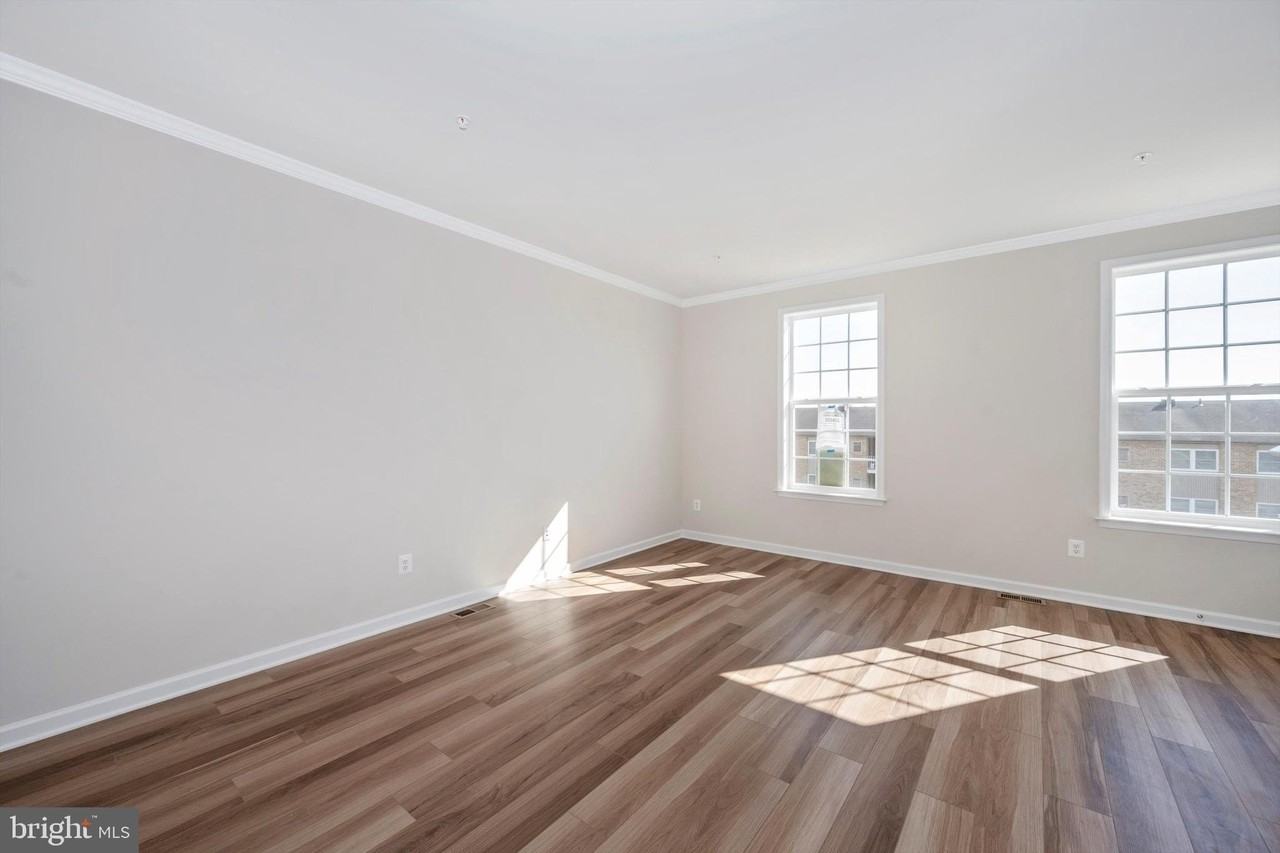 10 Chester Ct - Photo 7 of 50