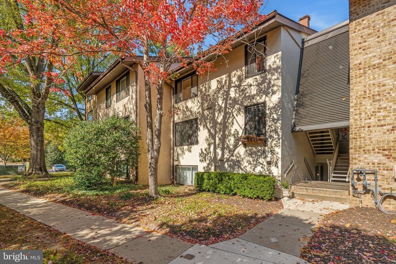 10053 Windstream Dr Apt 3 #3 - Photo 2 of 30