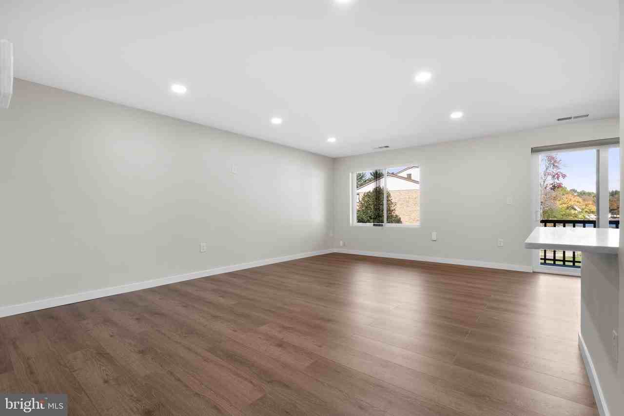 10053 Windstream Dr Apt 3 #3 - Photo 4 of 30