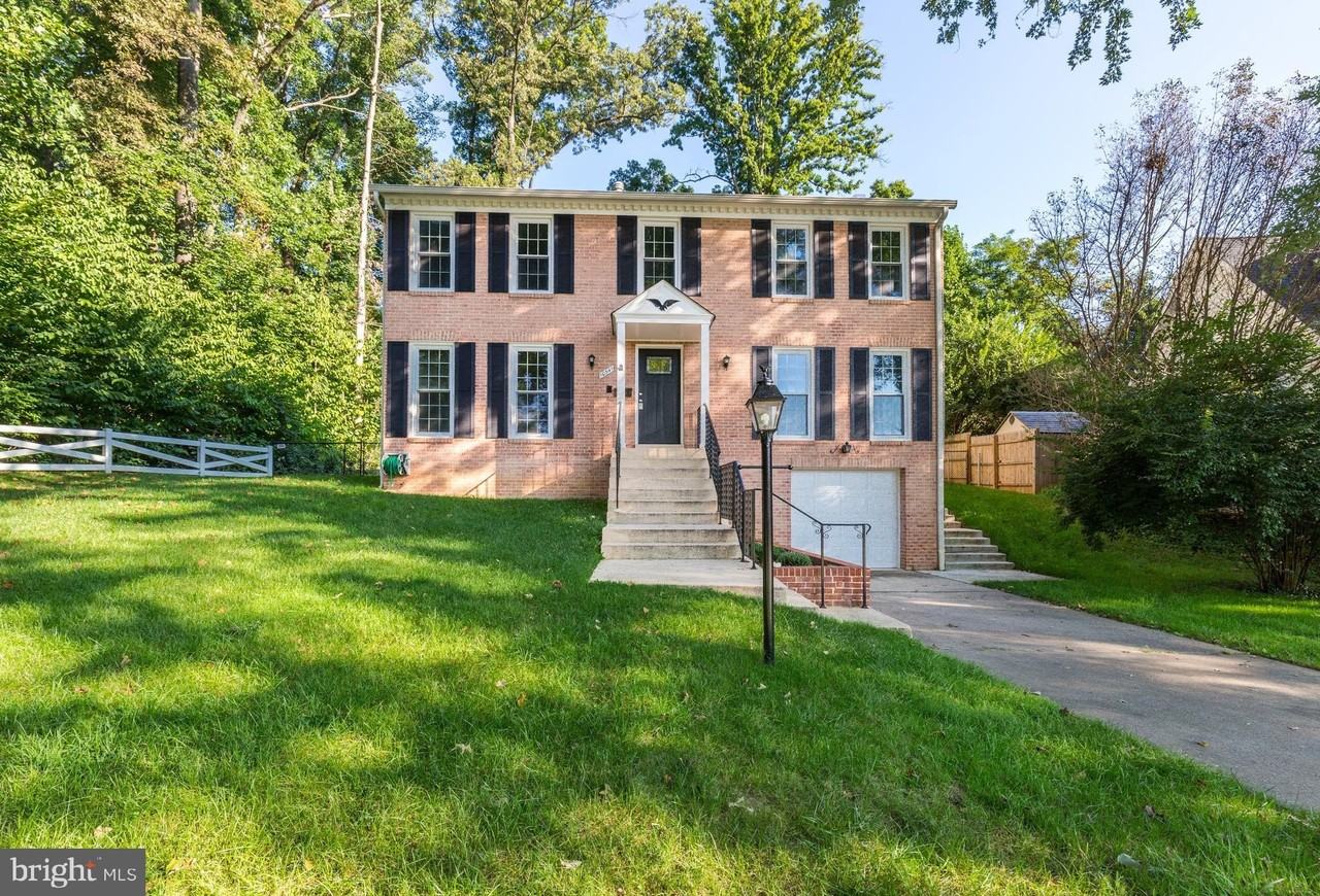 10541 Farnham Dr - Photo 3 of 50