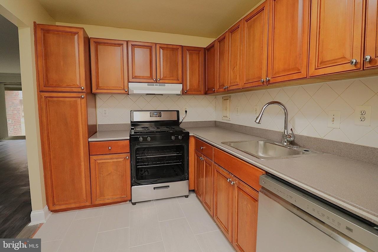 6010 Westchester Park Dr Apt T2 #T2 - Photo 3 of 23