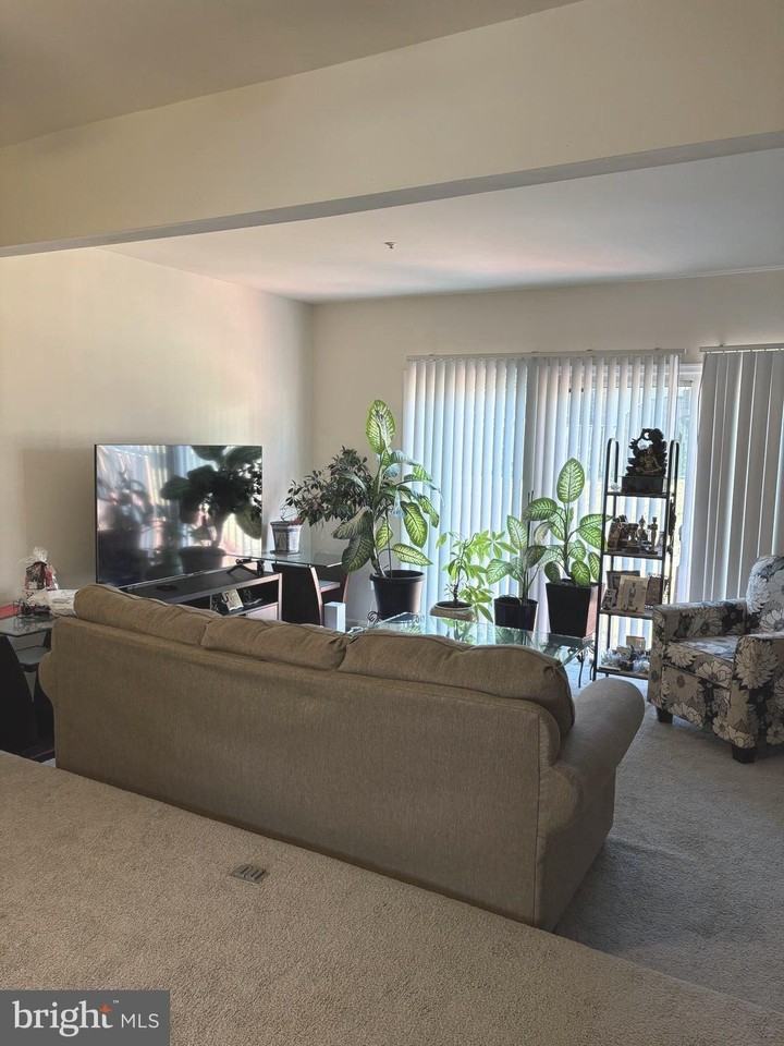 37 Joyceton Way - Photo 3 of 10