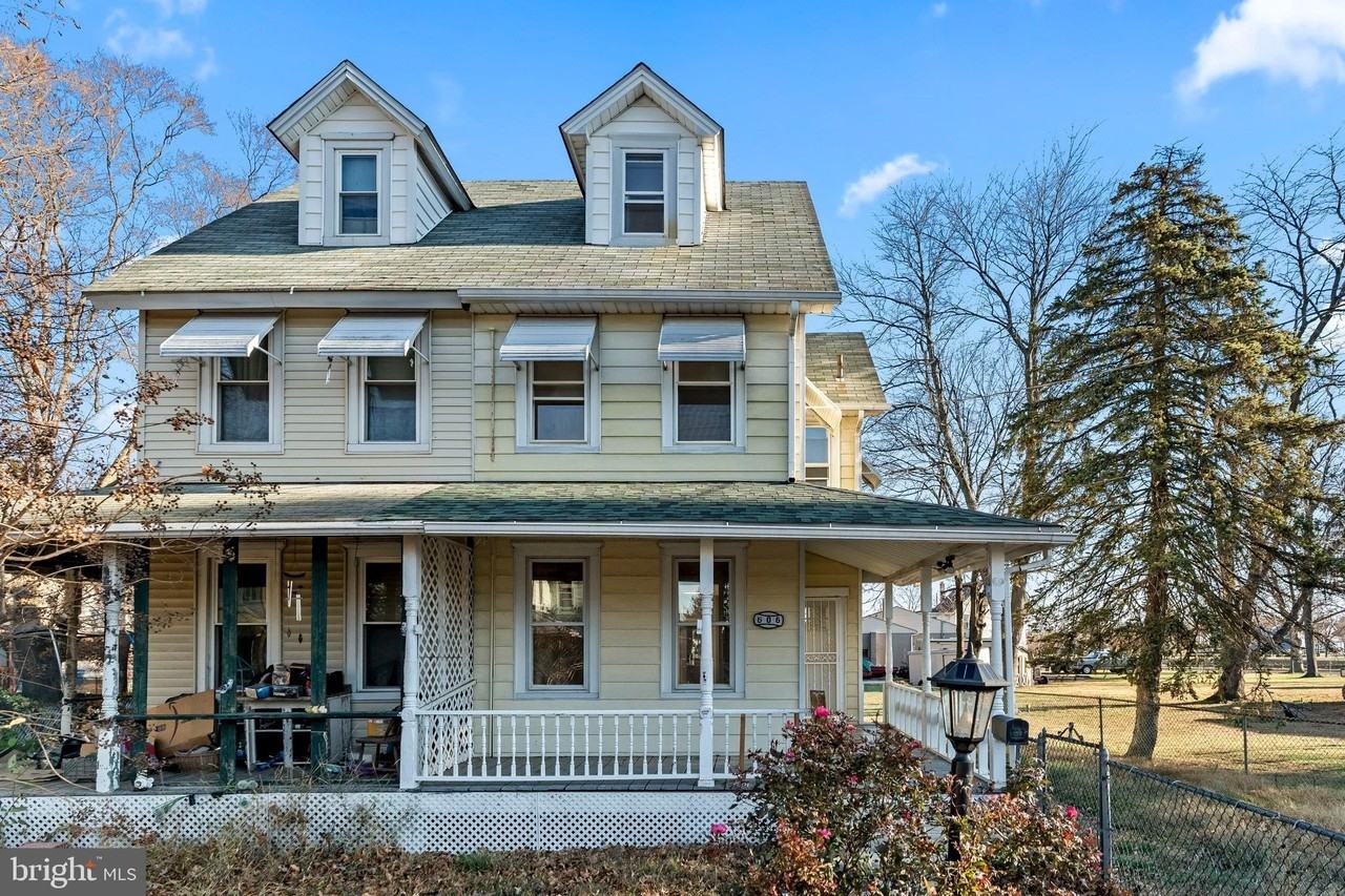 606 Spruce St - Photo 2 of 29