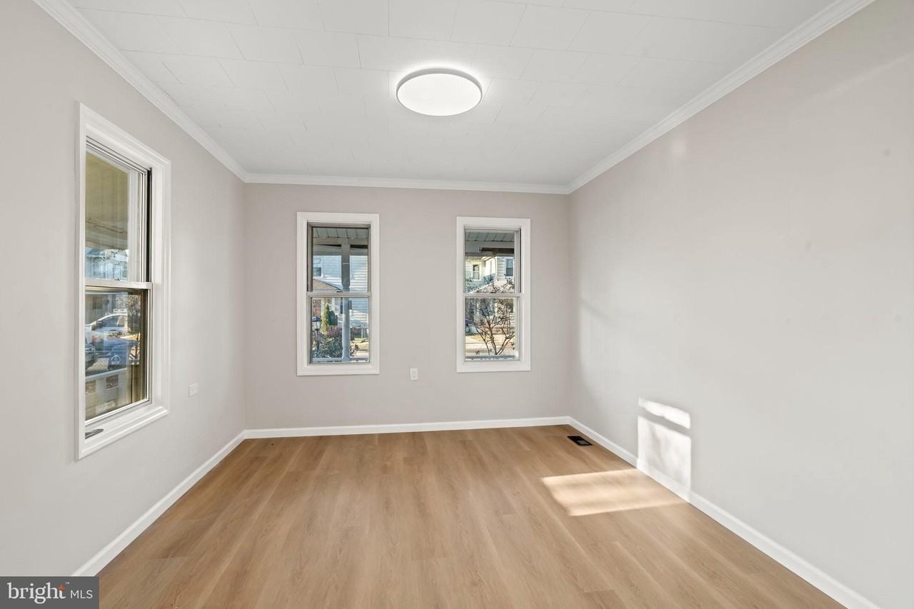 606 Spruce St - Photo 5 of 29