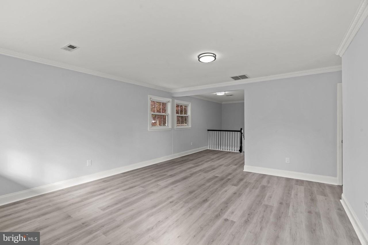 418 Delview Ln - Photo 3 of 32