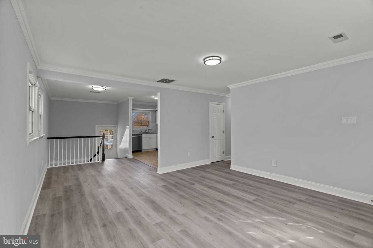 418 Delview Ln - Photo 4 of 32