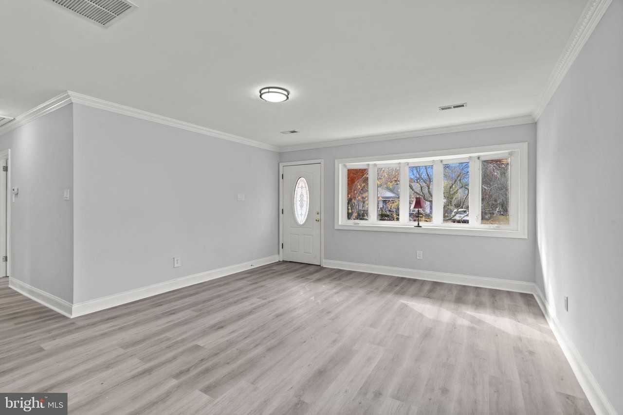 418 Delview Ln - Photo 5 of 32