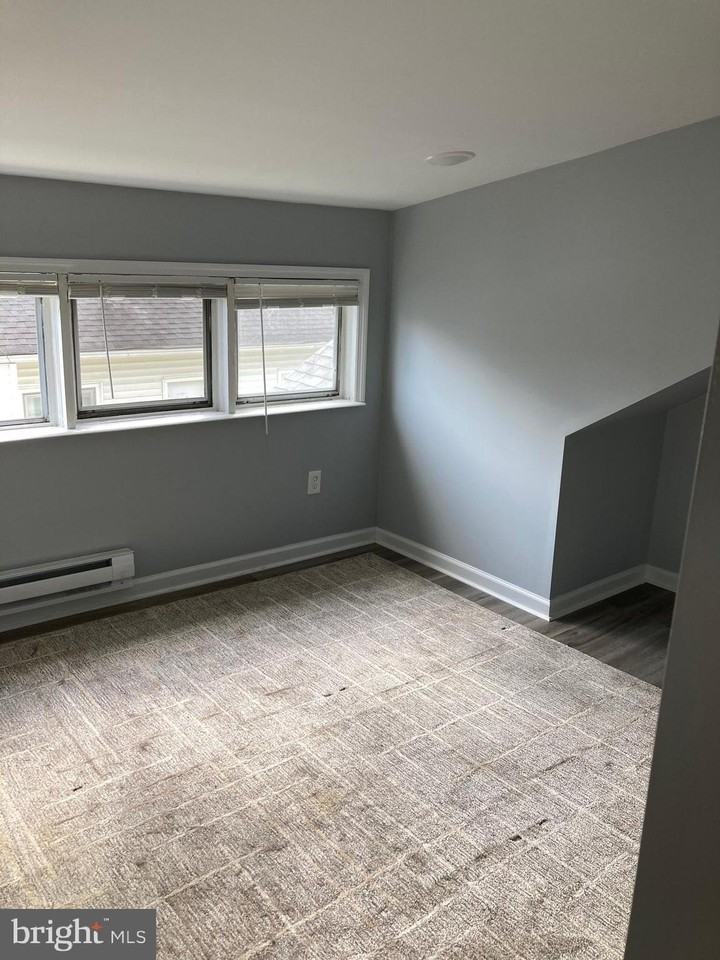 118 W Clinton Ave - Photo 4 of 15