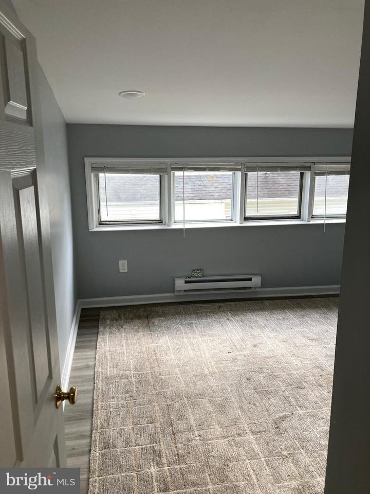 118 W Clinton Ave - Photo 5 of 15