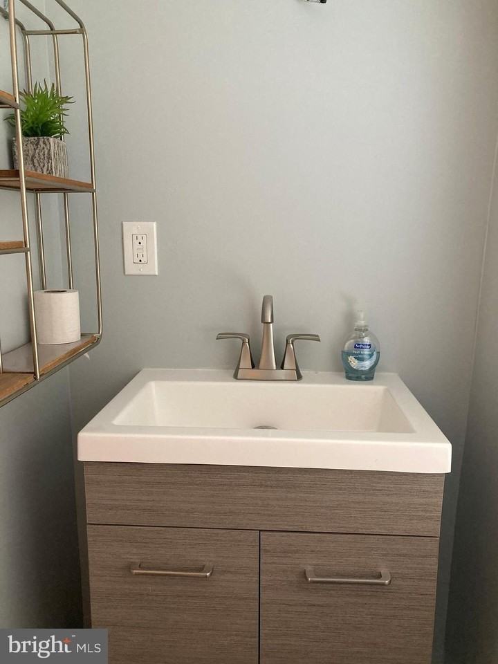 118 W Clinton Ave - Photo 7 of 15