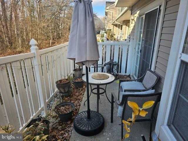 1608 Beacon Hill Dr - Photo 2 of 17