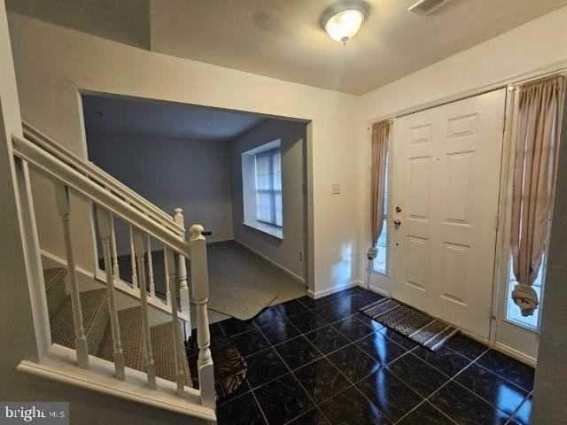 1608 Beacon Hill Dr - Photo 3 of 17