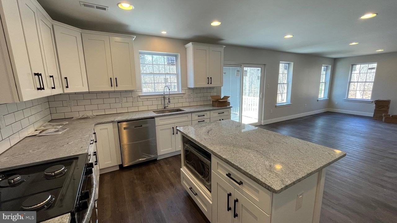 116 Isabella Dr - Photo 7 of 28