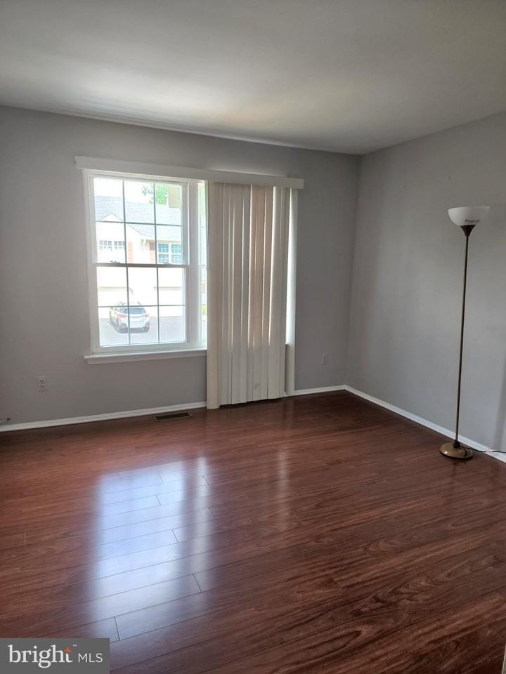 182 Scobee Ln - Photo 4 of 16