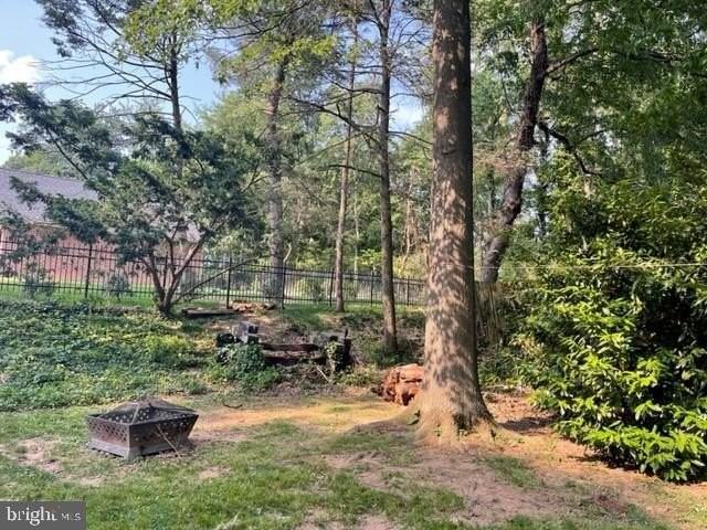 411 N 4th St - Photo 2 of 7