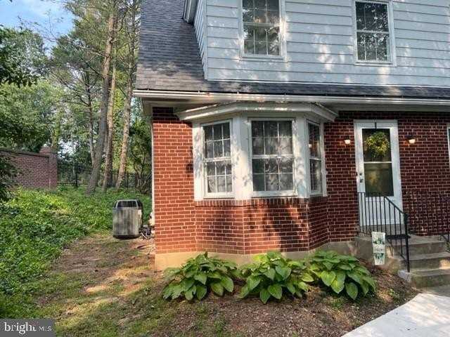 411 N 4th St - Photo 5 of 7