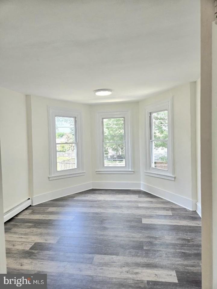 825 Maple Ave - Photo 2 of 21