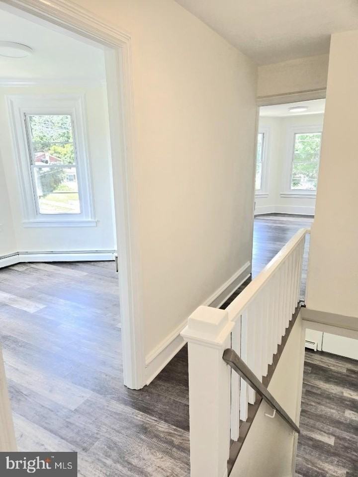 825 Maple Ave - Photo 5 of 21