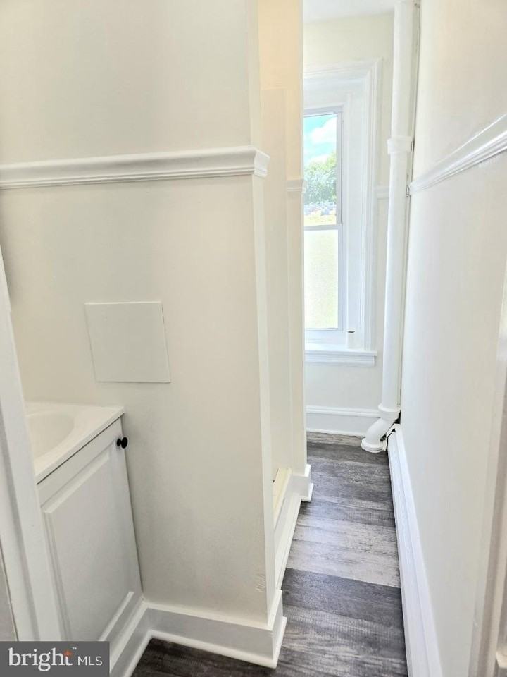 825 Maple Ave - Photo 6 of 21