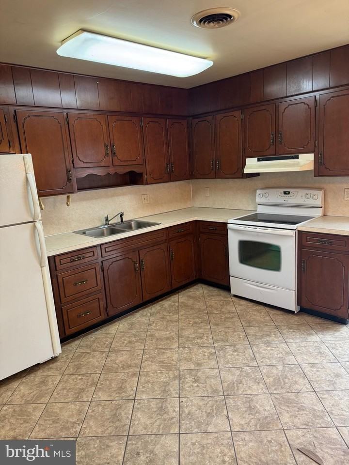 60 Edgelea Dr - Photo 2 of 11