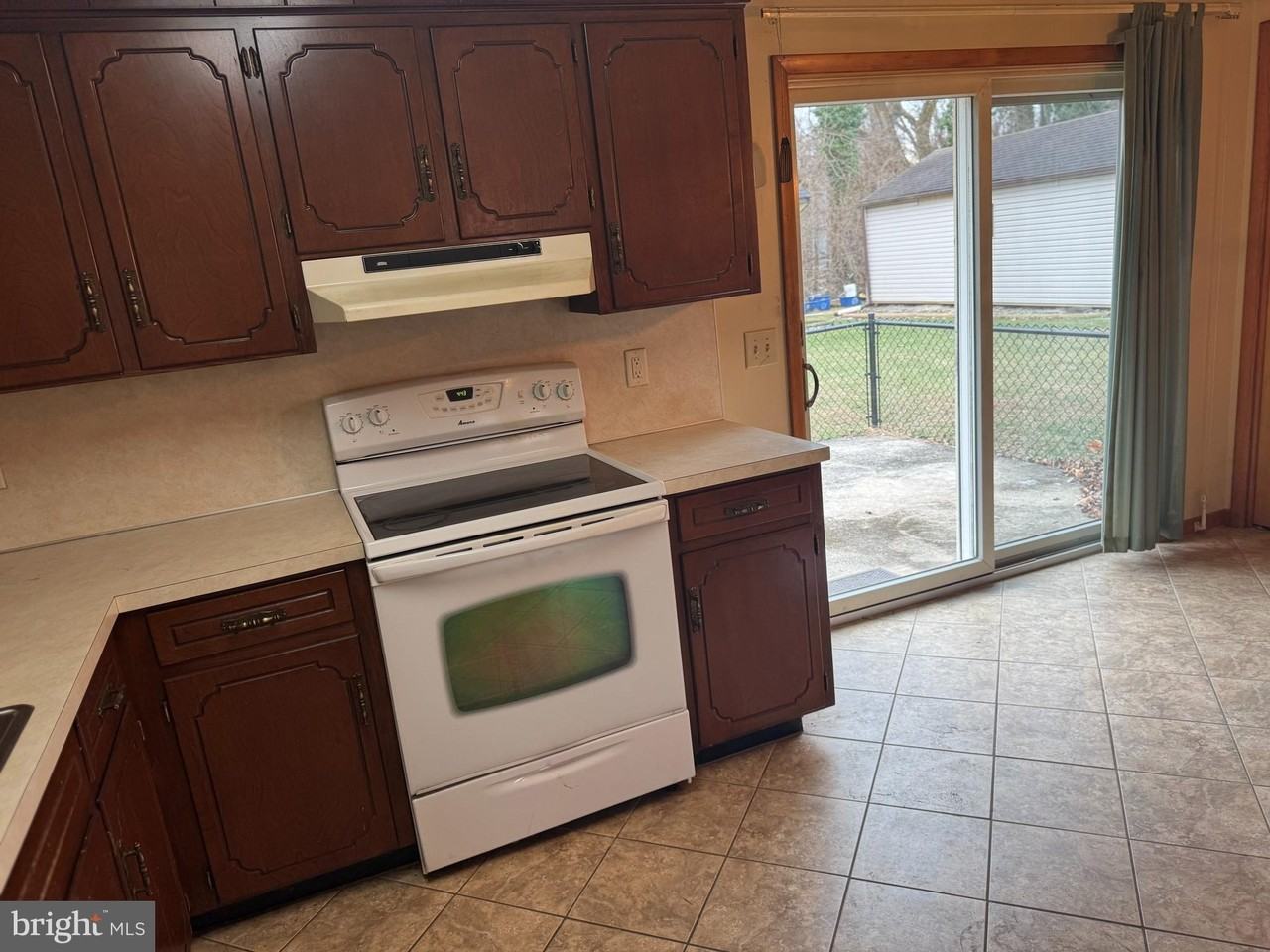 60 Edgelea Dr - Photo 3 of 11