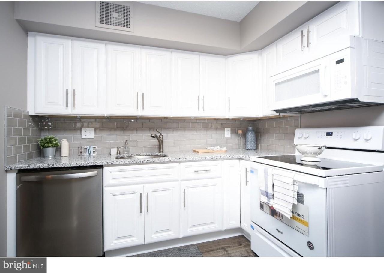 666 W Germantown Pike Apt 1620 #1620 - Photo 3 of 23