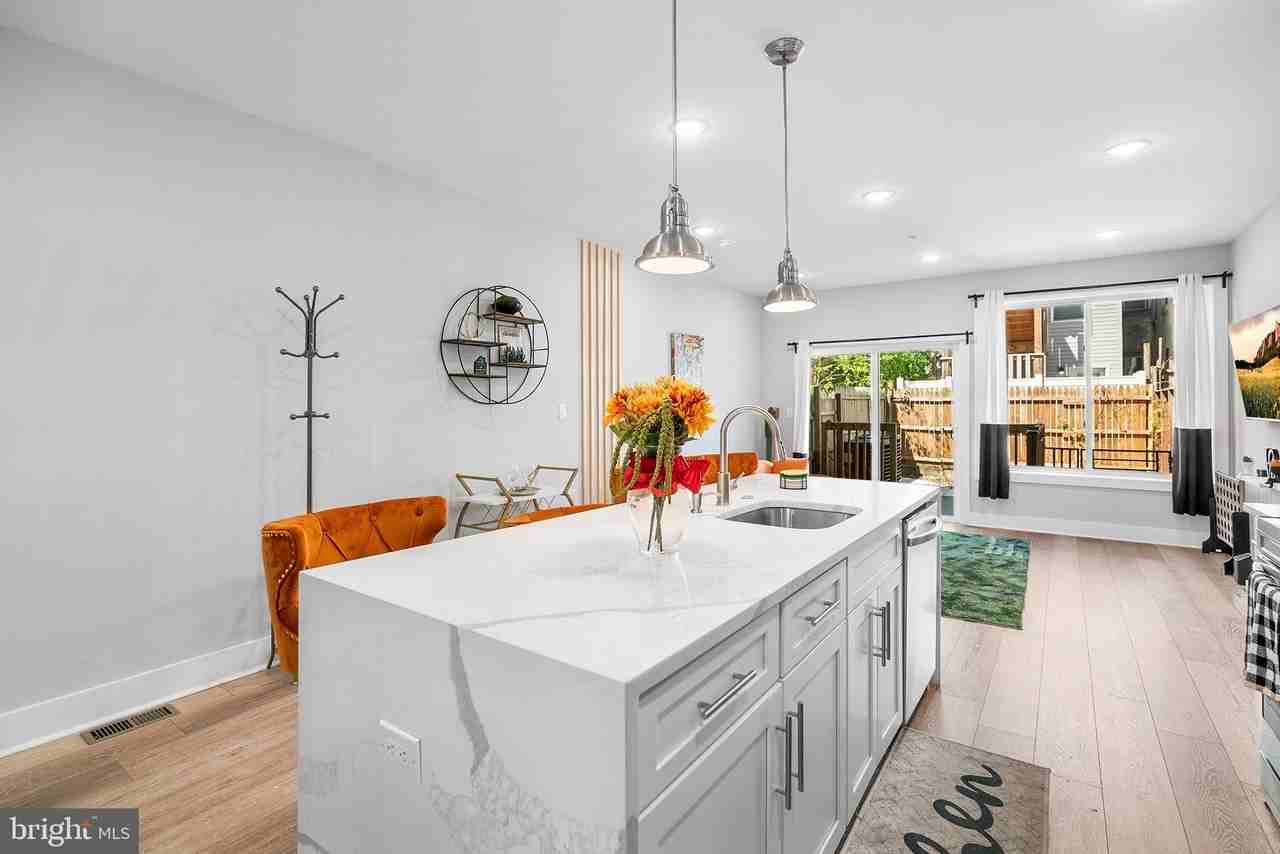 1924 N 6th St Apt 2 #2 - Photo 3 of 15