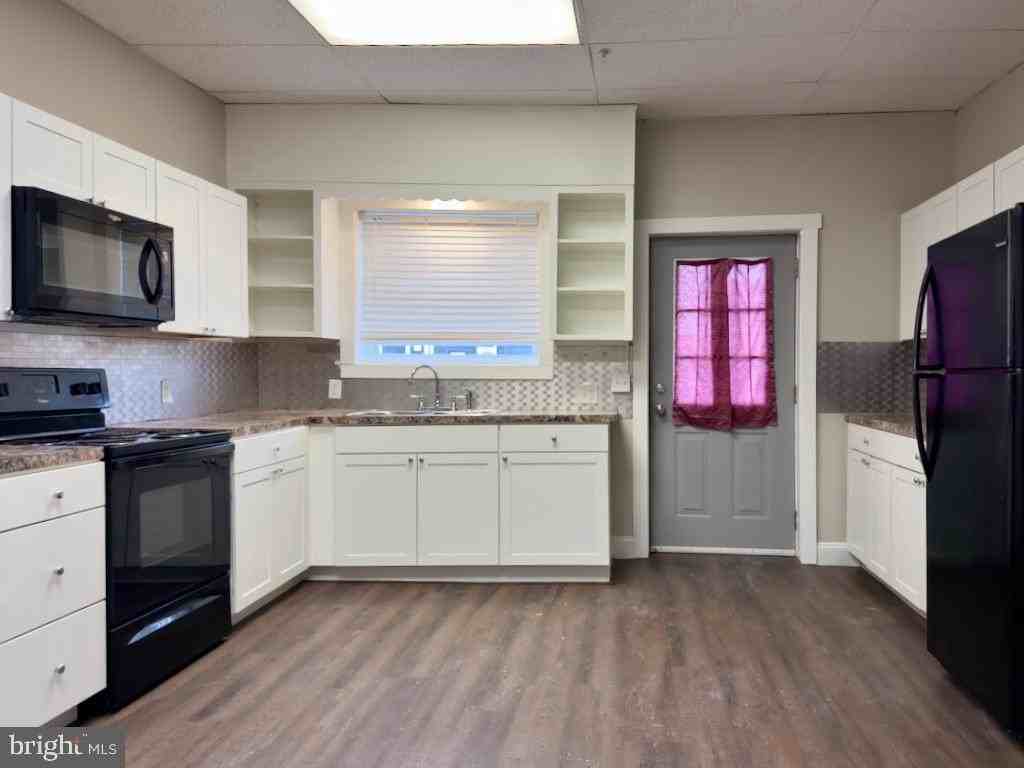 100 S Front St Apt 5 #5 - Photo 3 of 22