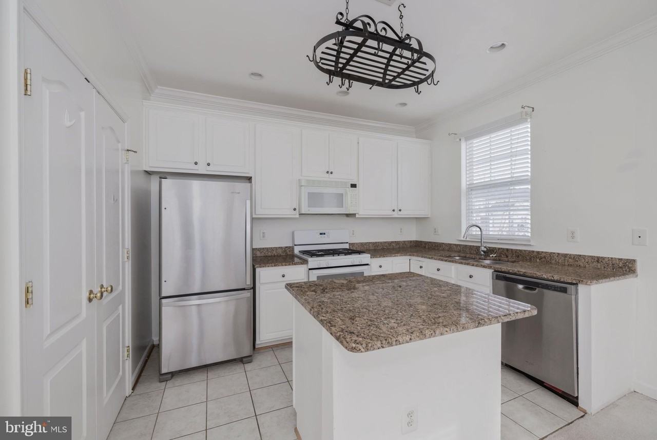 5108 English Ter Unit 104 #104 - Photo 7 of 44