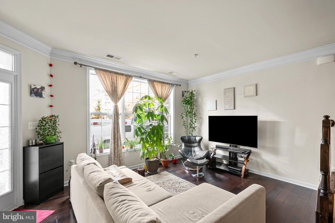 43151 Wealdstone Ter - Photo 4 of 30