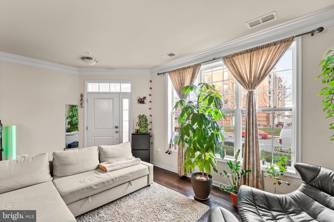 43151 Wealdstone Ter - Photo 6 of 30