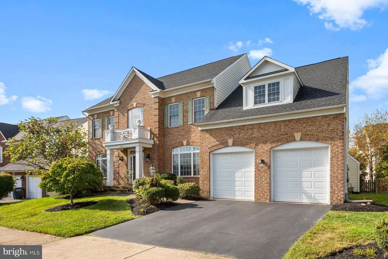 8633 Wales Ct - Photo 2 of 45