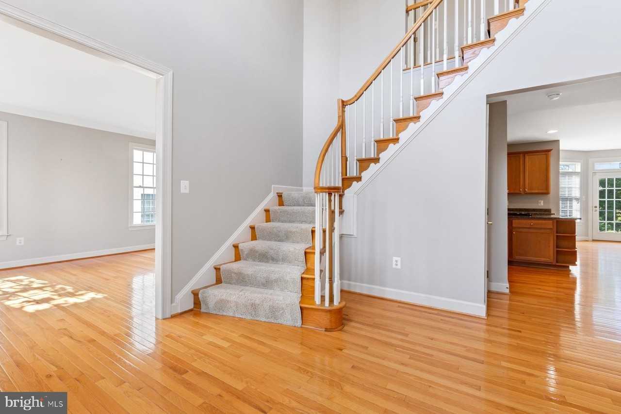 8633 Wales Ct - Photo 3 of 45