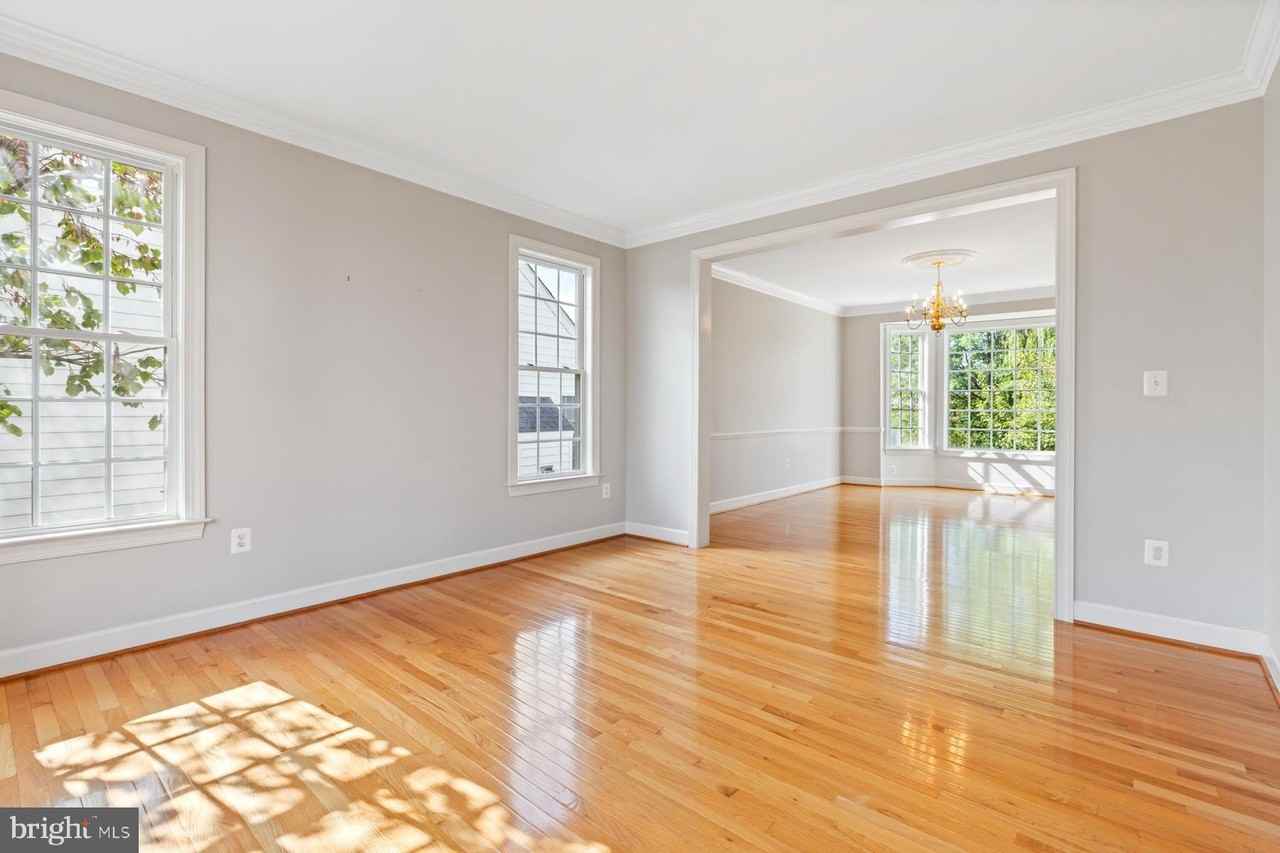 8633 Wales Ct - Photo 4 of 45