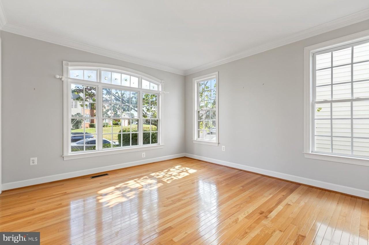 8633 Wales Ct - Photo 5 of 45