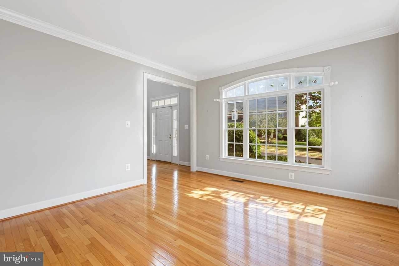 8633 Wales Ct - Photo 6 of 45