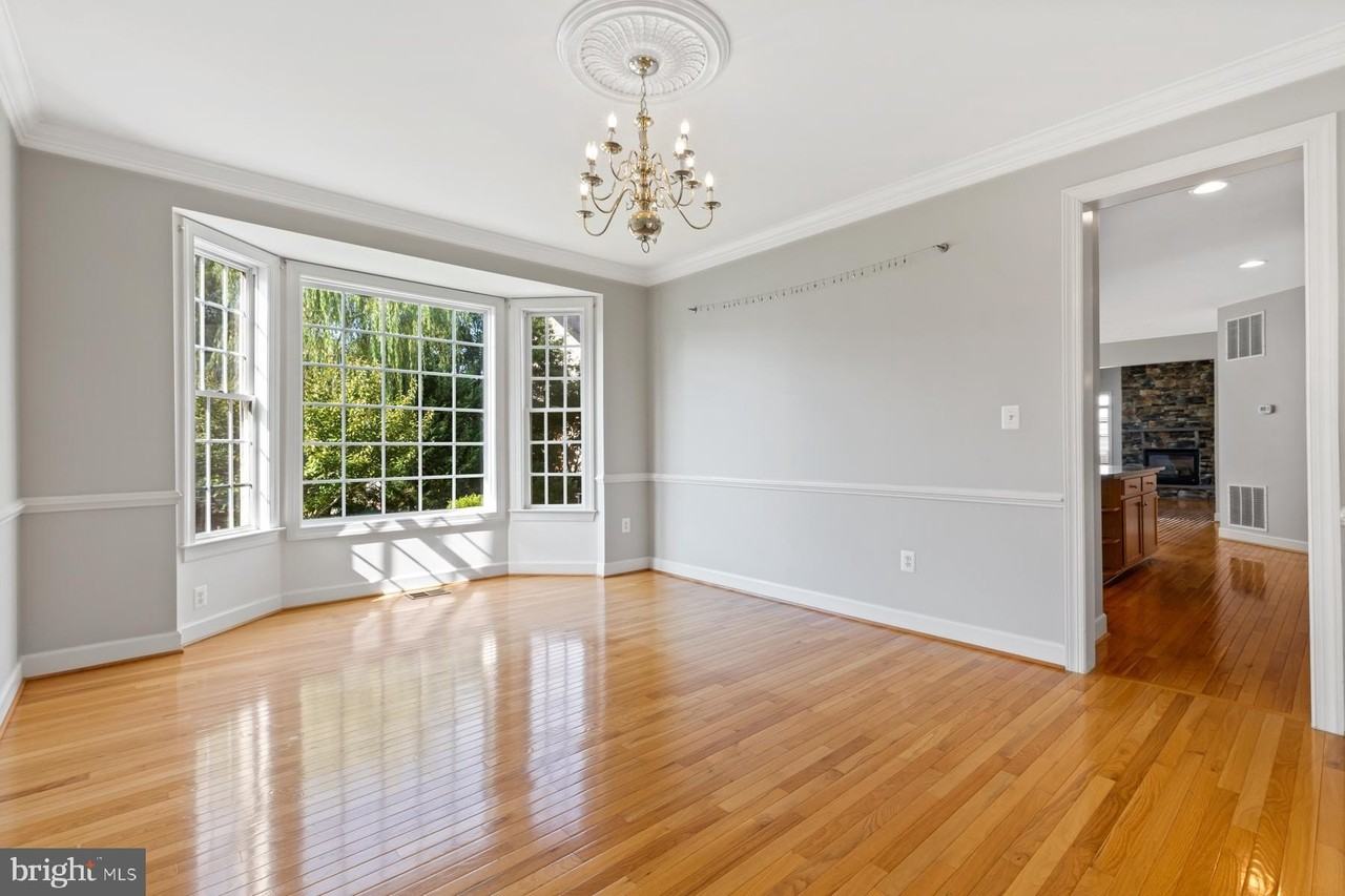 8633 Wales Ct - Photo 7 of 45