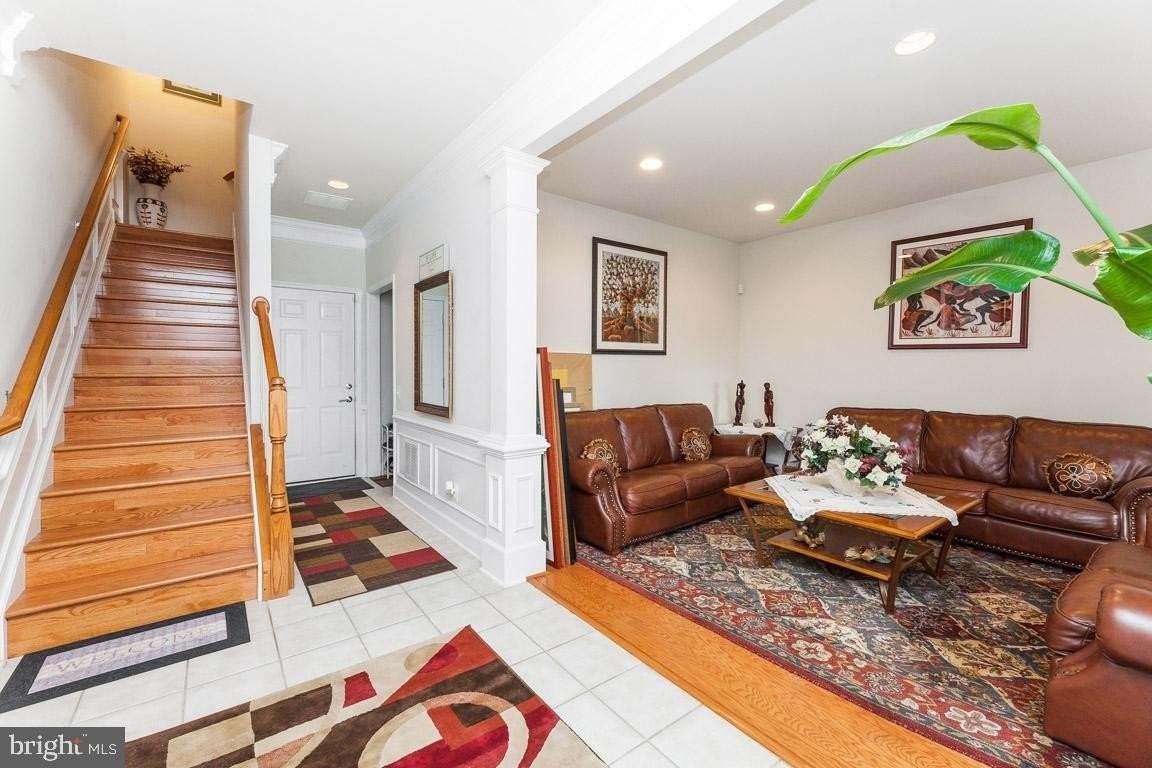 14604 Crossfield Way - Photo 3 of 46