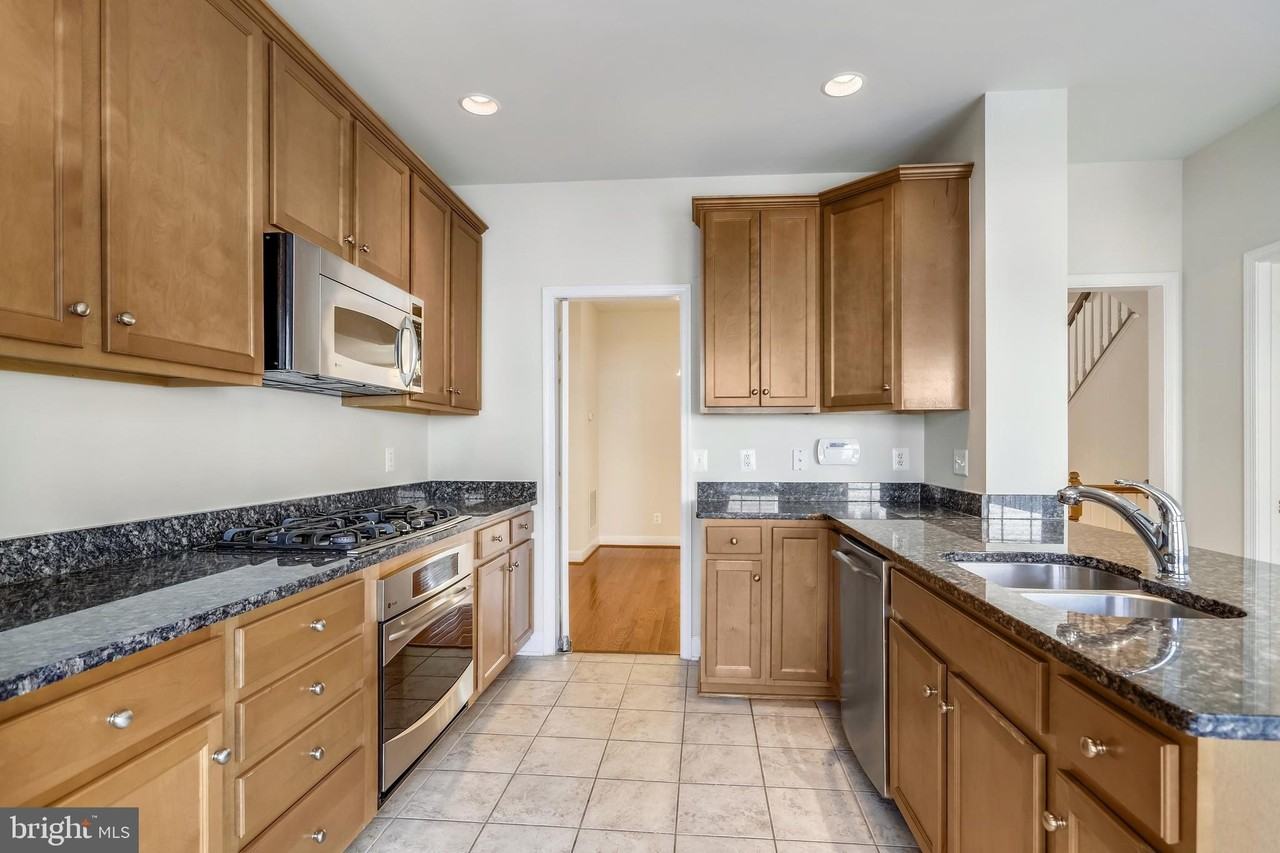 14604 Crossfield Way - Photo 7 of 46